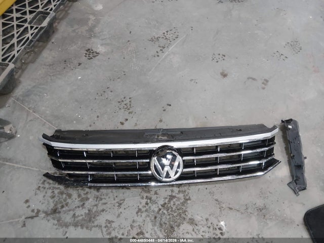 Продаж на аукціоні авто 2018 Volkswagen Passat 2.0t Sel Premium, vin: 1VWCA7A37JC010615, номер лоту: 44850448