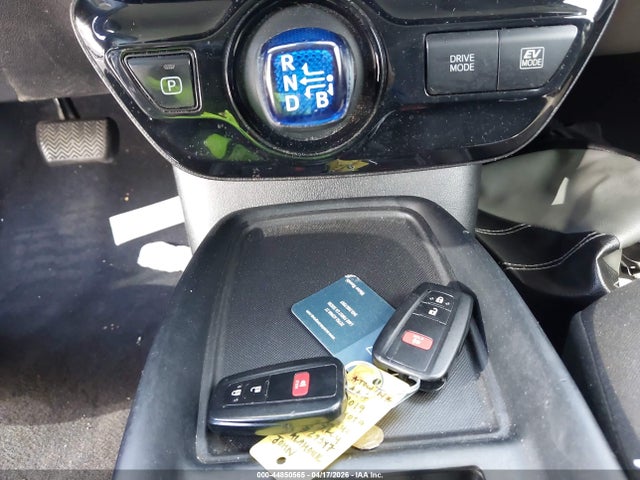 JTDKARFU3K3077032 Toyota Prius Le