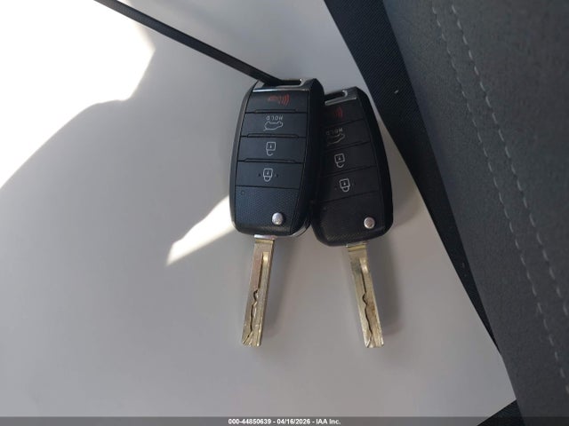 5XYPGDA50GG177423 KIA Sorento 3.3l Lx