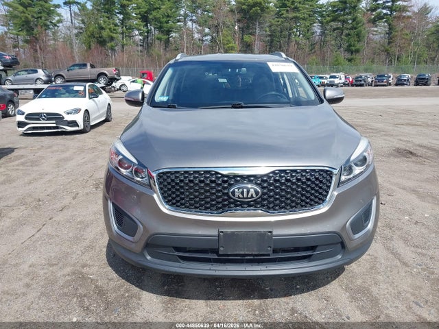 5XYPGDA50GG177423 KIA Sorento 3.3l Lx