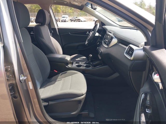 5XYPGDA50GG177423 KIA Sorento 3.3l Lx