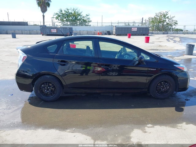 JTDKN3DU4F1961843 Toyota Prius Two