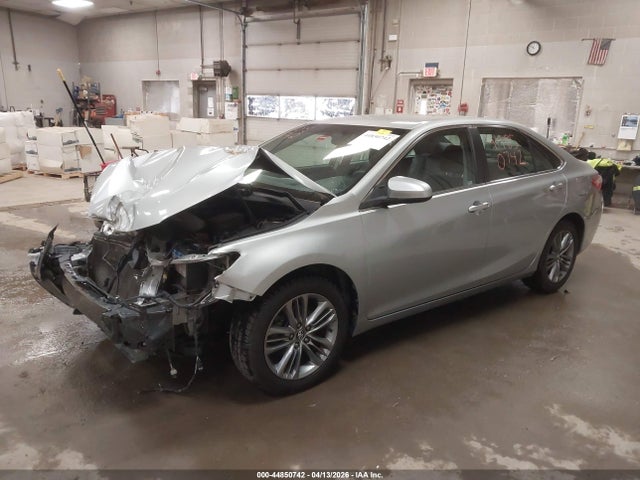 44850742 :رقم المزاد ، 4T1BF1FK8GU240398 vin ، 2016 Toyota Camry Se مزاد بيع
