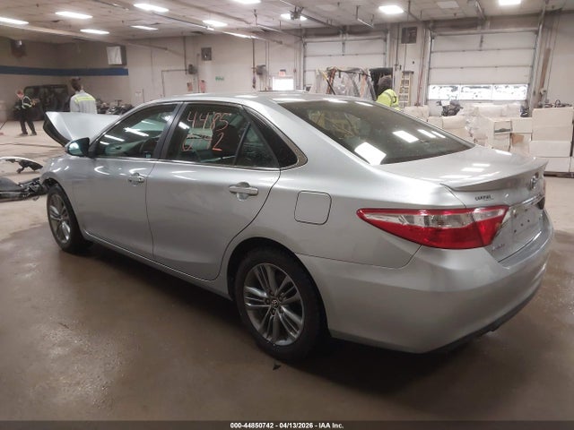 44850742 :رقم المزاد ، 4T1BF1FK8GU240398 vin ، 2016 Toyota Camry Se مزاد بيع