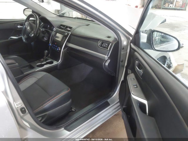 44850742 :رقم المزاد ، 4T1BF1FK8GU240398 vin ، 2016 Toyota Camry Se مزاد بيع