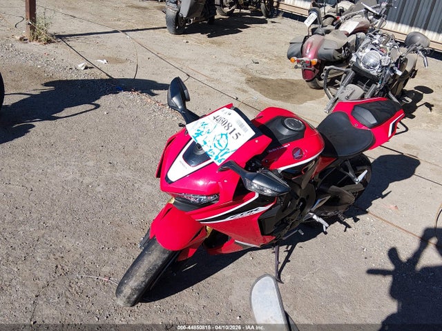 Honda CBR1000 RR 2018 JH2SC7712JK100556 Image 2