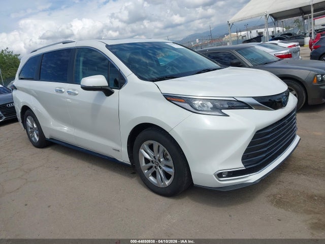 2021 TOYOTA SIENNA 5TDZRKEC7MS009776