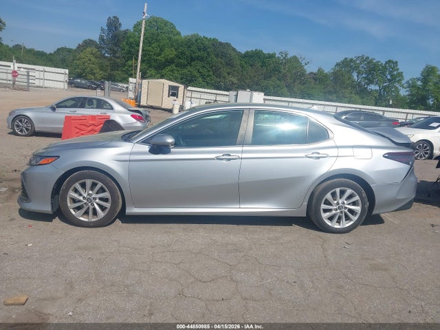44850985 :رقم المزاد ، 4T1C11AK1PU835412 vin ، 2023 Toyota Camry Le مزاد بيع