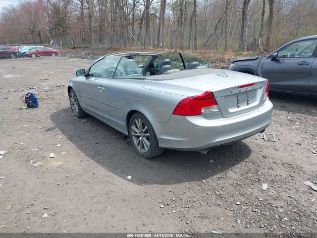 2011 VOLVO C70 YV1672MC9BJ114513 Photo 2