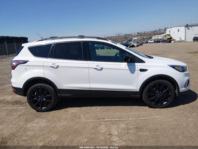 1FMCU9GD1HUC21301 Ford ESCAPE SE