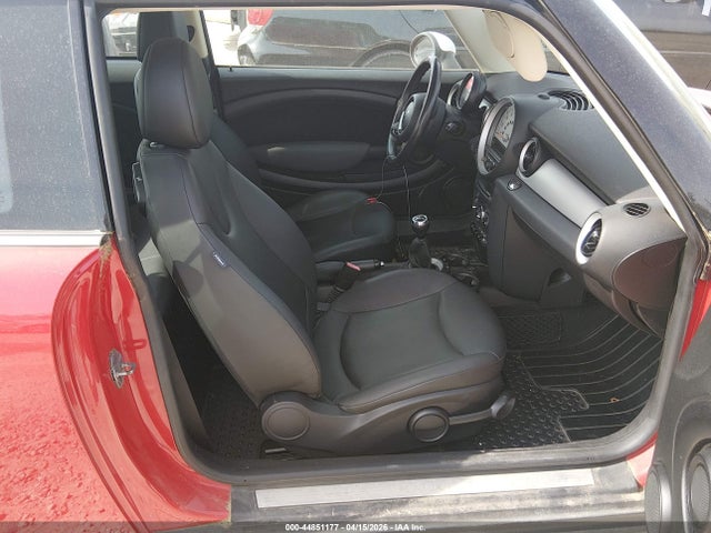 Продажа на аукционе авто 2011 Mini Cooper, vin: WMWSU3C51BT099383, номер лота: 44851177