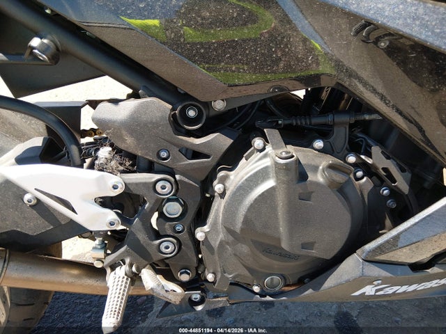 JKAEXKH11JDA14264 Kawasaki EX400