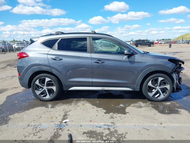 KM8J3CA26JU631273 Hyundai Tucson Value