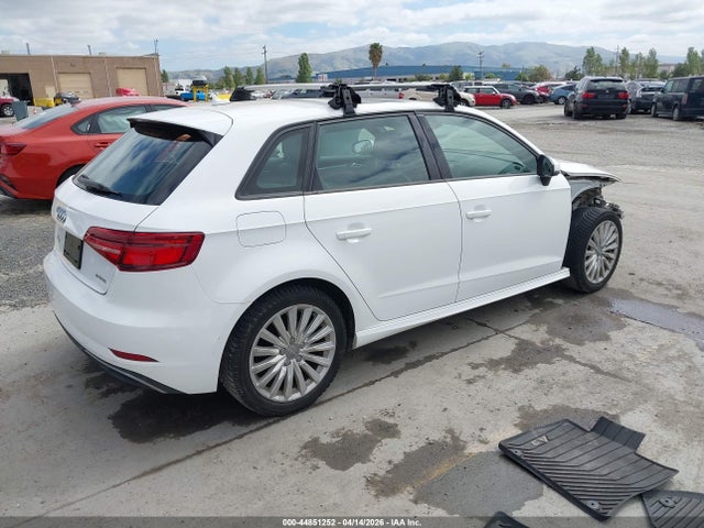 WAUUPBFF5HA087370 Audi A3 E-tron 1.4t Premium