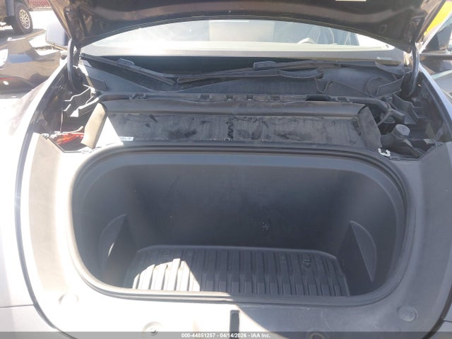2022 Tesla Model Y Performance Dual Motor All-wheel Drive მანქანა იყიდება აუქციონზე, vin: 7SAYGDEF1NF411048, აუქციონის ნომერი: 44851257