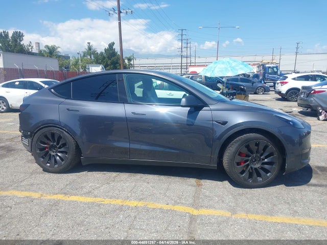 2022 Tesla Model Y Performance Dual Motor All-wheel Drive მანქანა იყიდება აუქციონზე, vin: 7SAYGDEF1NF411048, აუქციონის ნომერი: 44851257