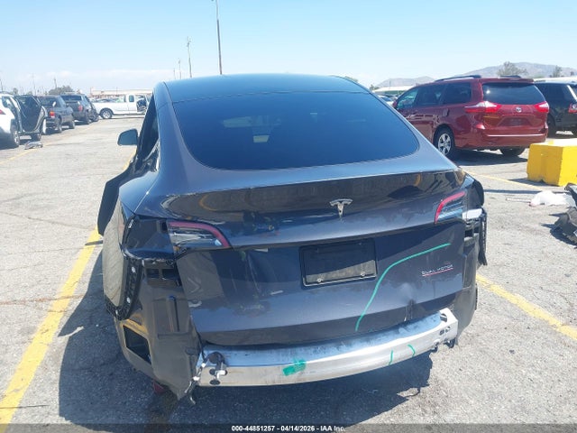 2022 Tesla Model Y Performance Dual Motor All-wheel Drive მანქანა იყიდება აუქციონზე, vin: 7SAYGDEF1NF411048, აუქციონის ნომერი: 44851257