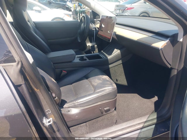 2022 Tesla Model Y Performance Dual Motor All-wheel Drive მანქანა იყიდება აუქციონზე, vin: 7SAYGDEF1NF411048, აუქციონის ნომერი: 44851257