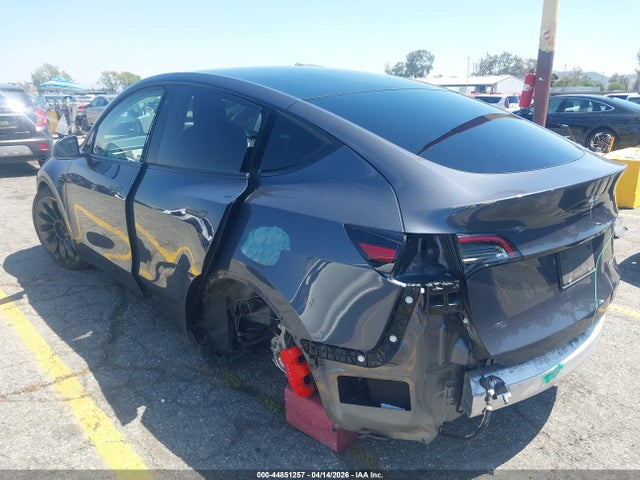 2022 Tesla Model Y Performance Dual Motor All-wheel Drive მანქანა იყიდება აუქციონზე, vin: 7SAYGDEF1NF411048, აუქციონის ნომერი: 44851257