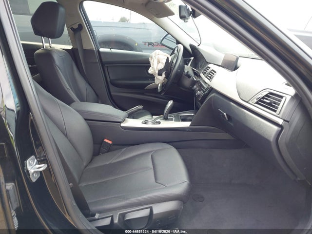 WBA8A9C54GK615982 BMW 320i