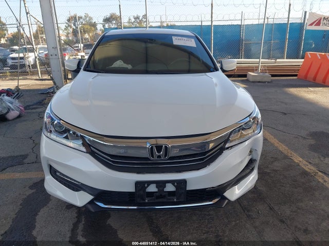 44851412 :رقم المزاد ، 1HGCR2F52HA039584 vin ، 2017 Honda Accord Sport مزاد بيع
