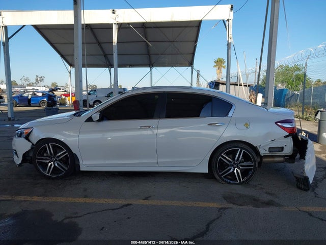 44851412 :رقم المزاد ، 1HGCR2F52HA039584 vin ، 2017 Honda Accord Sport مزاد بيع