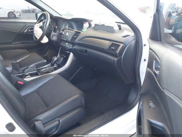 44851412 :رقم المزاد ، 1HGCR2F52HA039584 vin ، 2017 Honda Accord Sport مزاد بيع