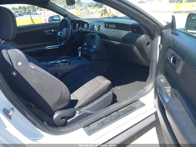 1FA6P8AM5G5307558 Ford Mustang V6