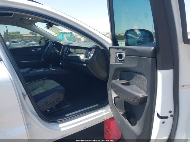 YV4L12RK0R1744308 Volvo Xc60 B5 Core Dark Theme