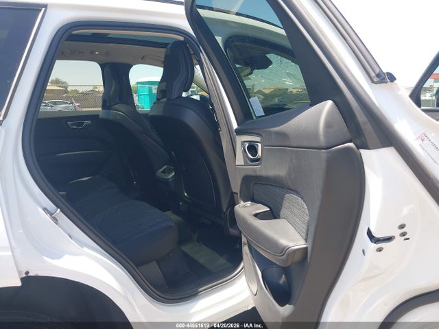 YV4L12RK0R1744308 Volvo Xc60 B5 Core Dark Theme