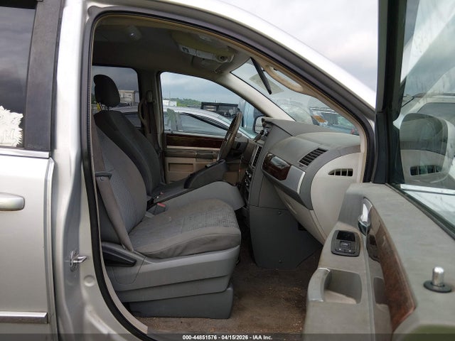 2010 Chrysler Town & Country Touring მანქანა იყიდება აუქციონზე, vin: 2A4RR5D11AR373725, აუქციონის ნომერი: 44851576
