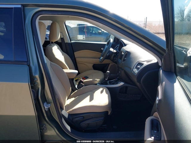 2019 JEEP COMPASS 3C4NJDAB1KT619996 Photo 4