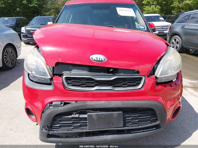 44851692 :رقم المزاد ، KNDJT2A62D7599622 vin ، 2013 Kia Soul + مزاد بيع