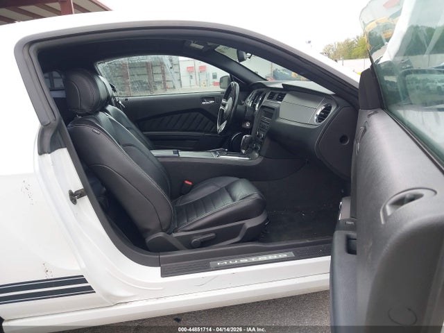 2014 Ford Mustang V6 Premium მანქანა იყიდება აუქციონზე, vin: 1ZVBP8AMXE5279369, აუქციონის ნომერი: 44851714