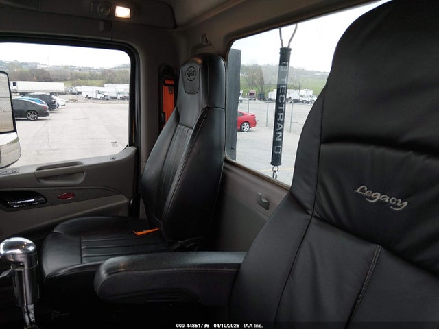 Продажа на аукционе авто 2018 Peterbilt 579, vin: 1XPBDP9X5JD439919, номер лота: 44851736
