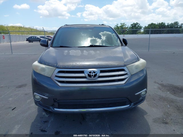 44851763 :رقم المزاد ، 5TDBK3EHXBS072424 vin ، 2011 Toyota Highlander Se V6 مزاد بيع