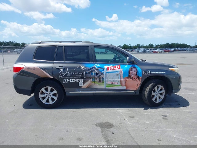44851763 :رقم المزاد ، 5TDBK3EHXBS072424 vin ، 2011 Toyota Highlander Se V6 مزاد بيع