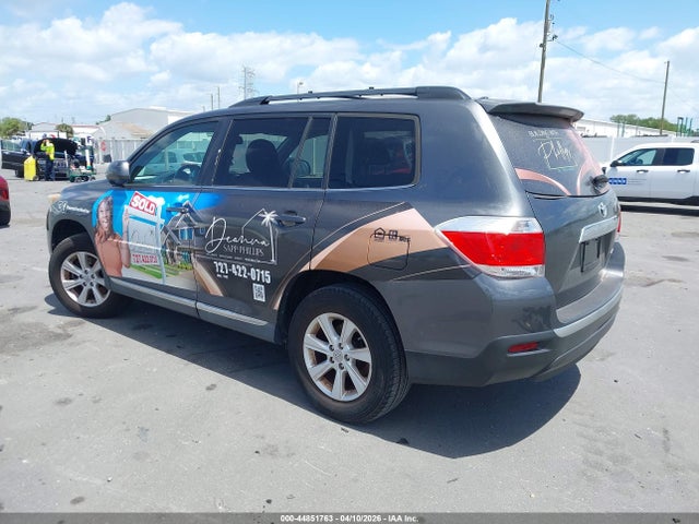 44851763 :رقم المزاد ، 5TDBK3EHXBS072424 vin ، 2011 Toyota Highlander Se V6 مزاد بيع