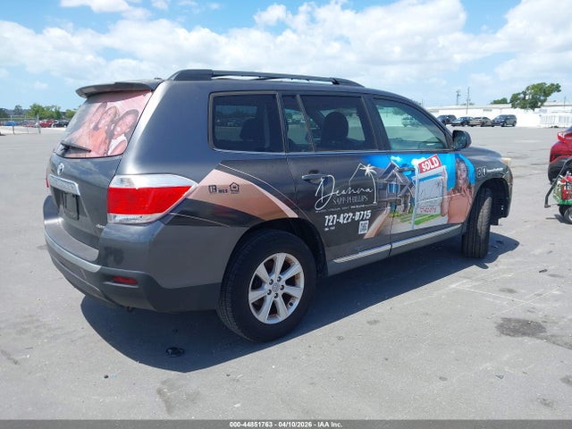 44851763 :رقم المزاد ، 5TDBK3EHXBS072424 vin ، 2011 Toyota Highlander Se V6 مزاد بيع