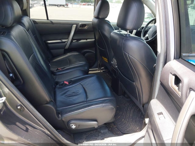 44851763 :رقم المزاد ، 5TDBK3EHXBS072424 vin ، 2011 Toyota Highlander Se V6 مزاد بيع