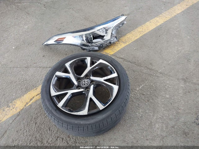 Toyota C-HR XLE 2019 JTNKHMBX4K1055918 Image 12