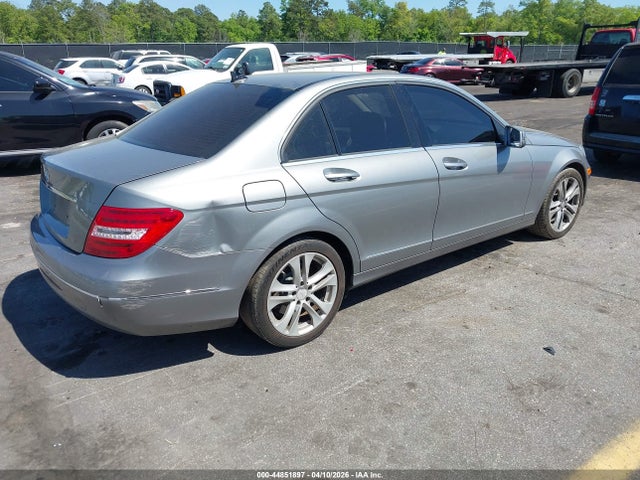 2013 MERCEDES-BENZ C 250 WDDGF4HB1DR294705 Photo 3