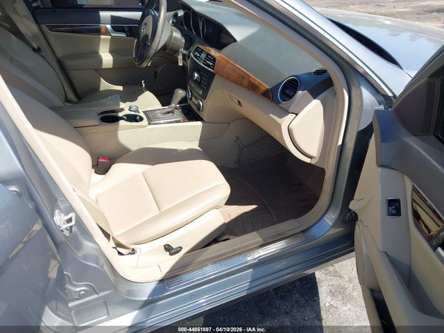 2013 MERCEDES-BENZ C 250 WDDGF4HB1DR294705 Photo 4