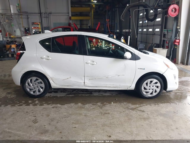JTDKDTB36G1127961 Toyota Prius C Two