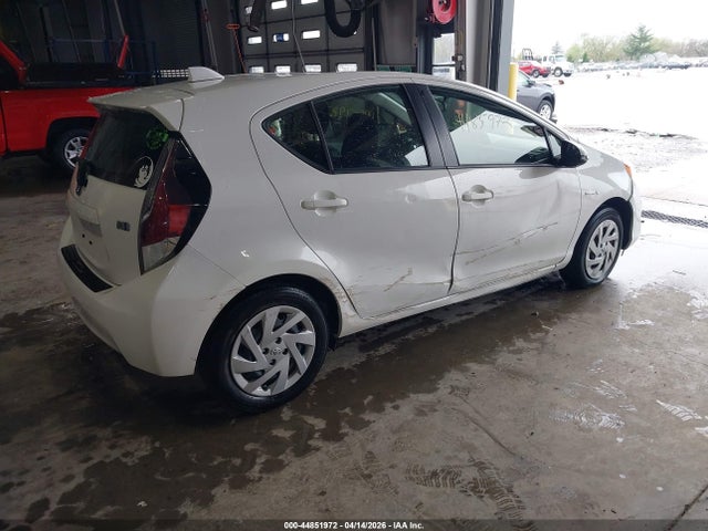 JTDKDTB36G1127961 Toyota Prius C Two