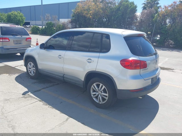 2013 VOLKSWAGEN TIGUAN WVGAV7AX2DW556948 Photo 2