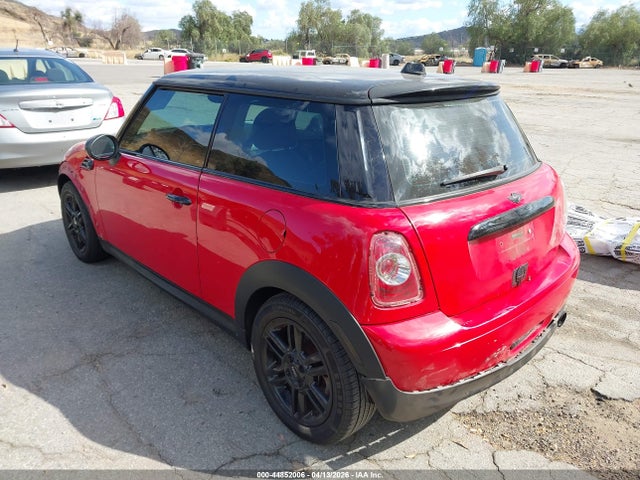 2012 MINI COOPER WMWSU3C58CT369730 Photo 2
