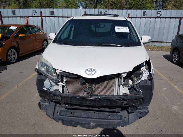 5TDDK3DC8FS115047 Toyota Sienna Limited Premium 7 Passenger