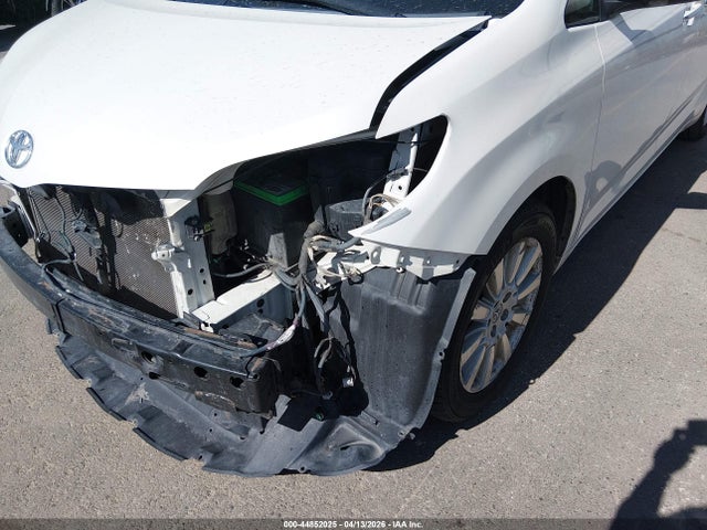 5TDDK3DC8FS115047 Toyota Sienna Limited Premium 7 Passenger