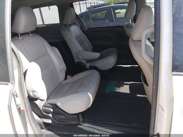 5TDDK3DC8FS115047 Toyota Sienna Limited Premium 7 Passenger